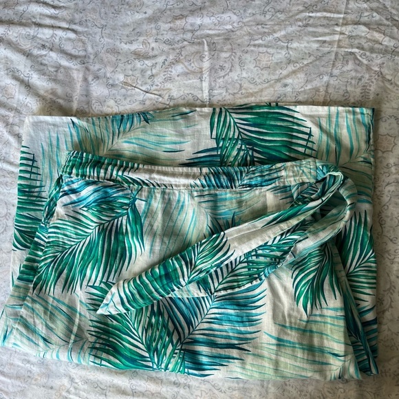 Tahari Green Knee-Length Pencil Skirt with Slit - Picture 12 of 12